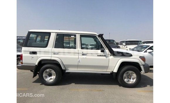 Nunua Imported Toyota Land Cruiser Nyeupe Gari ndani ya Import - Dubai nchini Harare Nunua Imported Toyota Land Cruiser Nyeupe Gari ndani ya Import - Dubai nchini Harare