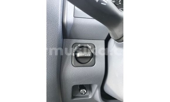 Nunua Imported Toyota Land Cruiser Nyeupe Gari ndani ya Import - Dubai nchini Harare Nunua Imported Toyota Land Cruiser Nyeupe Gari ndani ya Import - Dubai nchini Harare