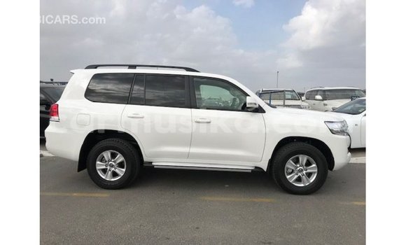 Buy Import Toyota Land Cruiser White Car in Import - Dubai in Harare Buy Import Toyota Land Cruiser White Car in Import - Dubai in Harare