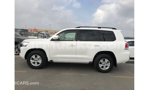 Buy Import Toyota Land Cruiser White Car in Import - Dubai in Harare Buy Import Toyota Land Cruiser White Car in Import - Dubai in Harare
