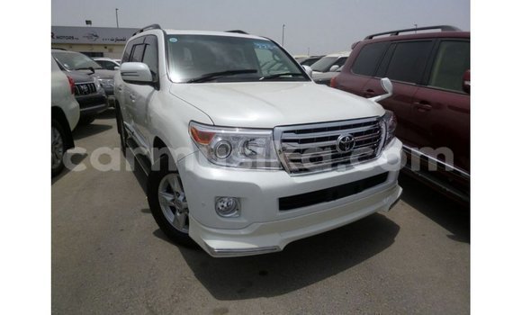 Tenga Imported Toyota Land Cruiser Chena Mota in Import - Dubai in Harare Tenga Imported Toyota Land Cruiser Chena Mota in Import - Dubai in Harare