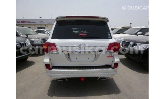 Tenga Imported Toyota Land Cruiser Chena Mota in Import - Dubai in Harare Tenga Imported Toyota Land Cruiser Chena Mota in Import - Dubai in Harare