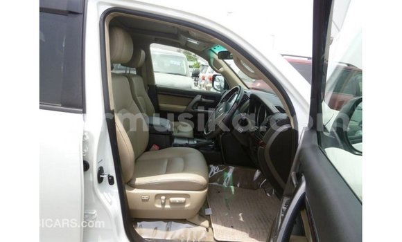 Tenga Imported Toyota Land Cruiser Chena Mota in Import - Dubai in Harare Tenga Imported Toyota Land Cruiser Chena Mota in Import - Dubai in Harare