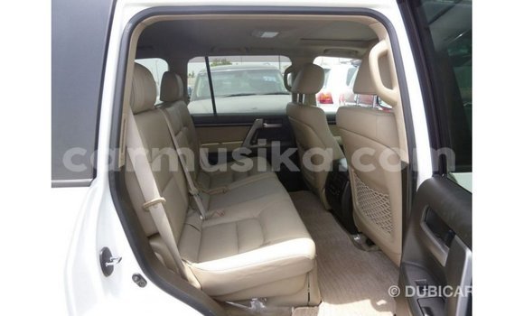 Tenga Imported Toyota Land Cruiser Chena Mota in Import - Dubai in Harare Tenga Imported Toyota Land Cruiser Chena Mota in Import - Dubai in Harare