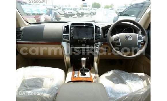 Tenga Imported Toyota Land Cruiser Chena Mota in Import - Dubai in Harare Tenga Imported Toyota Land Cruiser Chena Mota in Import - Dubai in Harare