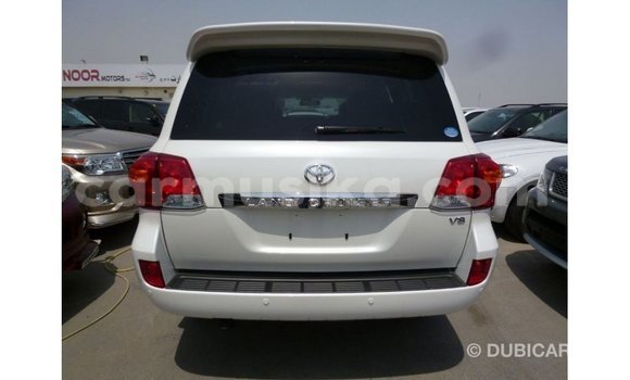 Tenga Imported Toyota Land Cruiser Chena Mota in Import - Dubai in Harare Tenga Imported Toyota Land Cruiser Chena Mota in Import - Dubai in Harare