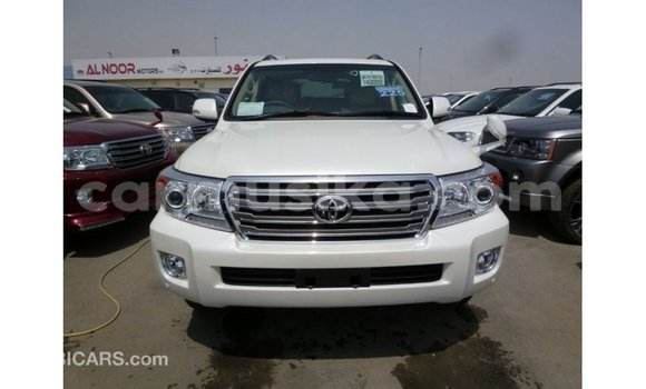 Tenga Imported Toyota Land Cruiser Chena Mota in Import - Dubai in Harare Tenga Imported Toyota Land Cruiser Chena Mota in Import - Dubai in Harare