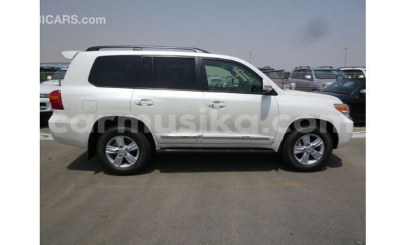 Tenga Imported Toyota Land Cruiser Chena Mota in Import - Dubai in Harare Tenga Imported Toyota Land Cruiser Chena Mota in Import - Dubai in Harare