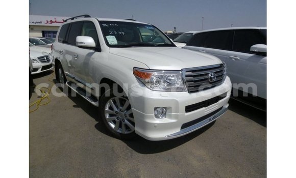 Nunua Imported Toyota Land Cruiser Nyeupe Gari ndani ya Import - Dubai nchini Harare Nunua Imported Toyota Land Cruiser Nyeupe Gari ndani ya Import - Dubai nchini Harare