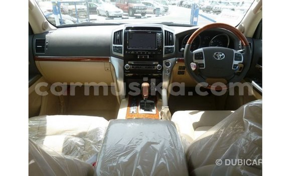 Nunua Imported Toyota Land Cruiser Nyeupe Gari ndani ya Import - Dubai nchini Harare Nunua Imported Toyota Land Cruiser Nyeupe Gari ndani ya Import - Dubai nchini Harare