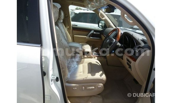 Nunua Imported Toyota Land Cruiser Nyeupe Gari ndani ya Import - Dubai nchini Harare Nunua Imported Toyota Land Cruiser Nyeupe Gari ndani ya Import - Dubai nchini Harare
