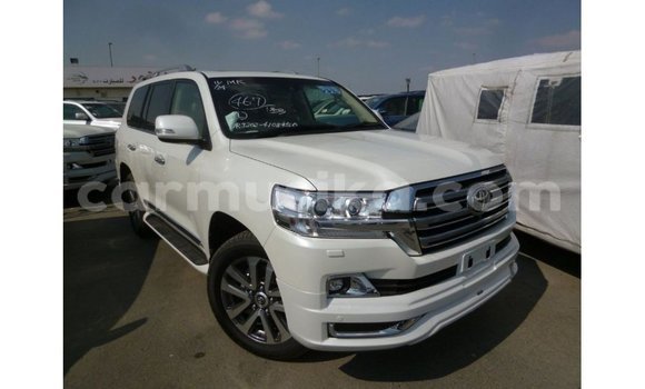 Tenga Imported Toyota Land Cruiser Chena Mota in Import - Dubai in Harare Tenga Imported Toyota Land Cruiser Chena Mota in Import - Dubai in Harare