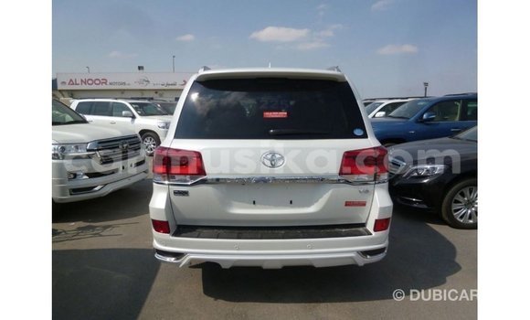 Tenga Imported Toyota Land Cruiser Chena Mota in Import - Dubai in Harare Tenga Imported Toyota Land Cruiser Chena Mota in Import - Dubai in Harare
