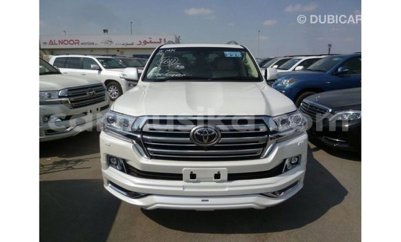 Tenga Imported Toyota Land Cruiser Chena Mota in Import - Dubai in Harare Tenga Imported Toyota Land Cruiser Chena Mota in Import - Dubai in Harare