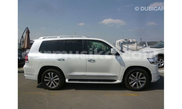 Tenga Imported Toyota Land Cruiser Chena Mota in Import - Dubai in Harare Tenga Imported Toyota Land Cruiser Chena Mota in Import - Dubai in Harare