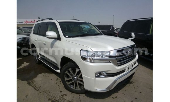 Tenga Imported Toyota Land Cruiser Chena Mota in Import - Dubai in Harare Tenga Imported Toyota Land Cruiser Chena Mota in Import - Dubai in Harare