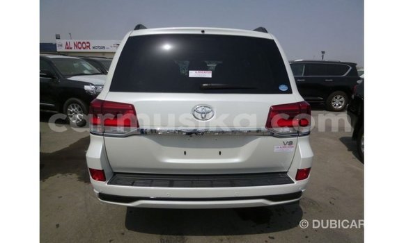 Tenga Imported Toyota Land Cruiser Chena Mota in Import - Dubai in Harare Tenga Imported Toyota Land Cruiser Chena Mota in Import - Dubai in Harare