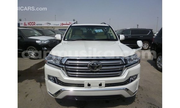 Tenga Imported Toyota Land Cruiser Chena Mota in Import - Dubai in Harare Tenga Imported Toyota Land Cruiser Chena Mota in Import - Dubai in Harare