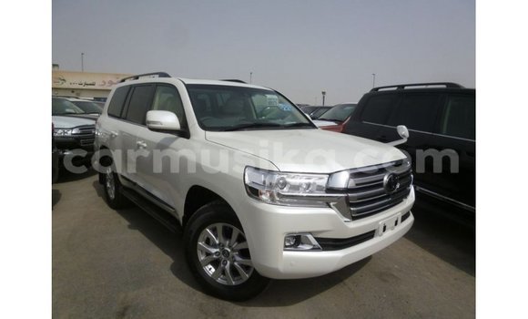 Nunua Imported Toyota Land Cruiser Nyeupe Gari ndani ya Import - Dubai nchini Harare Nunua Imported Toyota Land Cruiser Nyeupe Gari ndani ya Import - Dubai nchini Harare