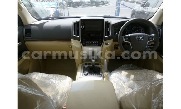 Nunua Imported Toyota Land Cruiser Nyeupe Gari ndani ya Import - Dubai nchini Harare Nunua Imported Toyota Land Cruiser Nyeupe Gari ndani ya Import - Dubai nchini Harare