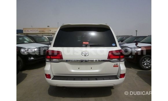 Nunua Imported Toyota Land Cruiser Nyeupe Gari ndani ya Import - Dubai nchini Harare Nunua Imported Toyota Land Cruiser Nyeupe Gari ndani ya Import - Dubai nchini Harare