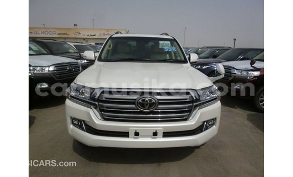 Nunua Imported Toyota Land Cruiser Nyeupe Gari ndani ya Import - Dubai nchini Harare Nunua Imported Toyota Land Cruiser Nyeupe Gari ndani ya Import - Dubai nchini Harare