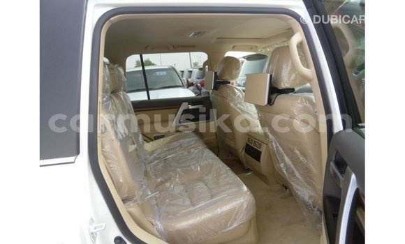 Nunua Imported Toyota Land Cruiser Nyeupe Gari ndani ya Import - Dubai nchini Harare Nunua Imported Toyota Land Cruiser Nyeupe Gari ndani ya Import - Dubai nchini Harare