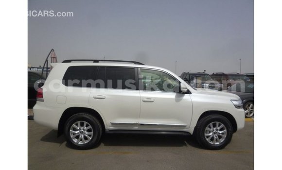 Nunua Imported Toyota Land Cruiser Nyeupe Gari ndani ya Import - Dubai nchini Harare Nunua Imported Toyota Land Cruiser Nyeupe Gari ndani ya Import - Dubai nchini Harare