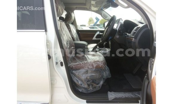 Buy Import Toyota Land Cruiser White Car in Import - Dubai in Harare Buy Import Toyota Land Cruiser White Car in Import - Dubai in Harare
