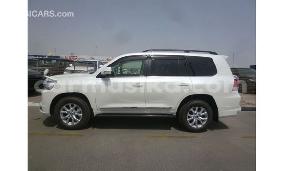 Buy Import Toyota Land Cruiser White Car in Import - Dubai in Harare Buy Import Toyota Land Cruiser White Car in Import - Dubai in Harare