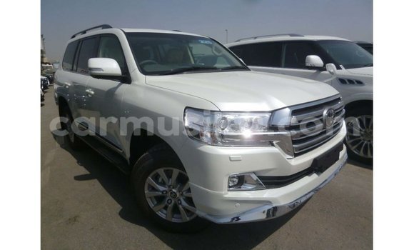 Tenga Imported Toyota Land Cruiser Chena Mota in Import - Dubai in Harare Tenga Imported Toyota Land Cruiser Chena Mota in Import - Dubai in Harare