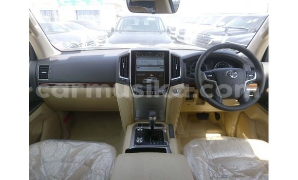 Tenga Imported Toyota Land Cruiser Chena Mota in Import - Dubai in Harare Tenga Imported Toyota Land Cruiser Chena Mota in Import - Dubai in Harare