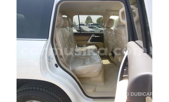 Tenga Imported Toyota Land Cruiser Chena Mota in Import - Dubai in Harare Tenga Imported Toyota Land Cruiser Chena Mota in Import - Dubai in Harare