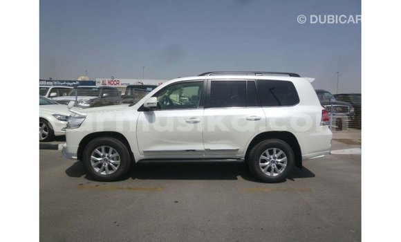Tenga Imported Toyota Land Cruiser Chena Mota in Import - Dubai in Harare Tenga Imported Toyota Land Cruiser Chena Mota in Import - Dubai in Harare