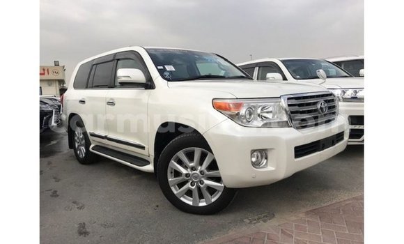 Nunua Imported Toyota Land Cruiser Nyeupe Gari ndani ya Import - Dubai nchini Harare Nunua Imported Toyota Land Cruiser Nyeupe Gari ndani ya Import - Dubai nchini Harare