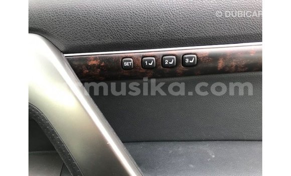 Nunua Imported Toyota Land Cruiser Nyeupe Gari ndani ya Import - Dubai nchini Harare Nunua Imported Toyota Land Cruiser Nyeupe Gari ndani ya Import - Dubai nchini Harare