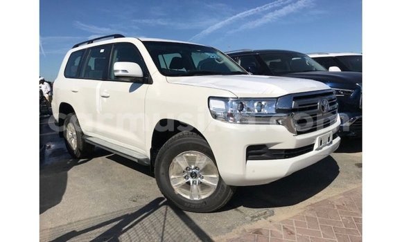 Tenga Imported Toyota Land Cruiser Chena Mota in Import - Dubai in Harare Tenga Imported Toyota Land Cruiser Chena Mota in Import - Dubai in Harare