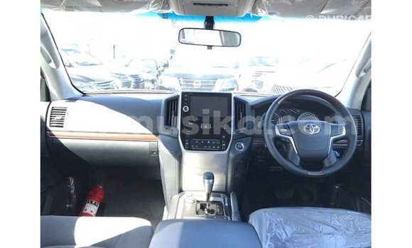 Tenga Imported Toyota Land Cruiser Chena Mota in Import - Dubai in Harare Tenga Imported Toyota Land Cruiser Chena Mota in Import - Dubai in Harare