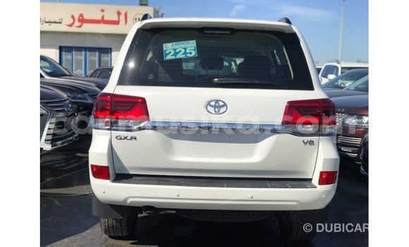 Tenga Imported Toyota Land Cruiser Chena Mota in Import - Dubai in Harare Tenga Imported Toyota Land Cruiser Chena Mota in Import - Dubai in Harare