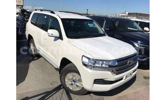 Tenga Imported Toyota Land Cruiser Chena Mota in Import - Dubai in Harare Tenga Imported Toyota Land Cruiser Chena Mota in Import - Dubai in Harare