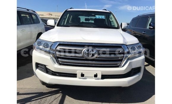 Tenga Imported Toyota Land Cruiser Chena Mota in Import - Dubai in Harare Tenga Imported Toyota Land Cruiser Chena Mota in Import - Dubai in Harare