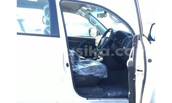 Tenga Imported Toyota Land Cruiser Chena Mota in Import - Dubai in Harare Tenga Imported Toyota Land Cruiser Chena Mota in Import - Dubai in Harare