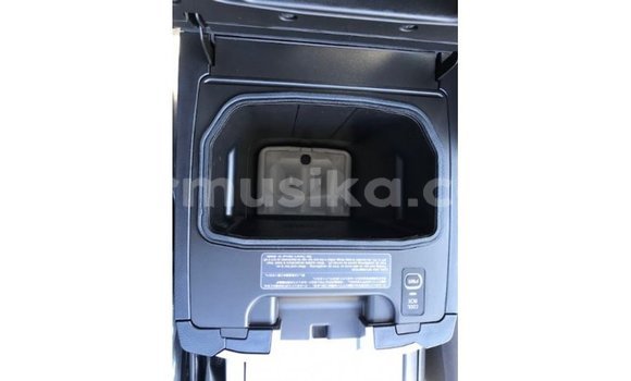 Tenga Imported Toyota Land Cruiser Chena Mota in Import - Dubai in Harare Tenga Imported Toyota Land Cruiser Chena Mota in Import - Dubai in Harare