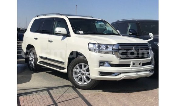 Tenga Imported Toyota Land Cruiser Chena Mota in Import - Dubai in Harare Tenga Imported Toyota Land Cruiser Chena Mota in Import - Dubai in Harare