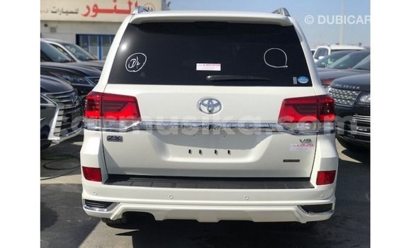 Tenga Imported Toyota Land Cruiser Chena Mota in Import - Dubai in Harare Tenga Imported Toyota Land Cruiser Chena Mota in Import - Dubai in Harare