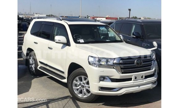 Tenga Imported Toyota Land Cruiser Chena Mota in Import - Dubai in Harare Tenga Imported Toyota Land Cruiser Chena Mota in Import - Dubai in Harare