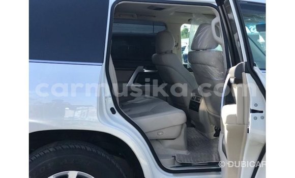 Tenga Imported Toyota Land Cruiser Chena Mota in Import - Dubai in Harare Tenga Imported Toyota Land Cruiser Chena Mota in Import - Dubai in Harare