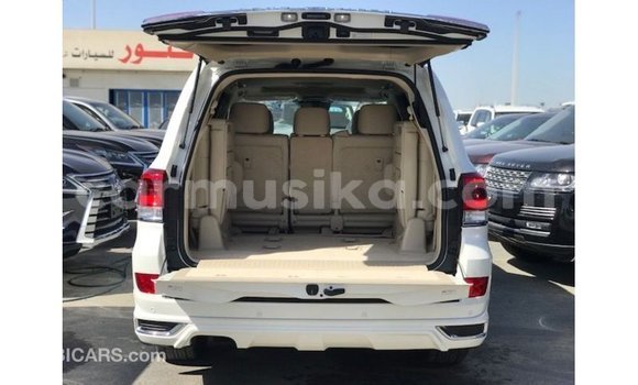 Tenga Imported Toyota Land Cruiser Chena Mota in Import - Dubai in Harare Tenga Imported Toyota Land Cruiser Chena Mota in Import - Dubai in Harare