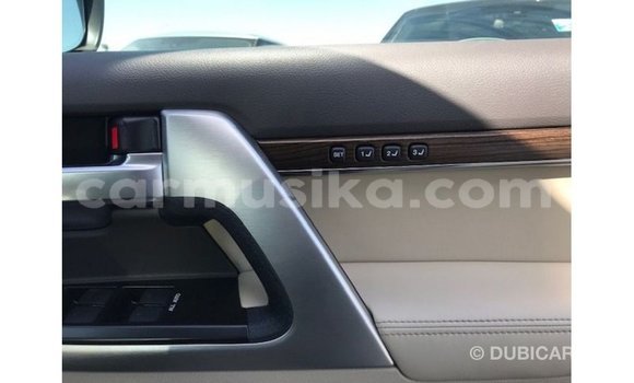 Tenga Imported Toyota Land Cruiser Chena Mota in Import - Dubai in Harare Tenga Imported Toyota Land Cruiser Chena Mota in Import - Dubai in Harare