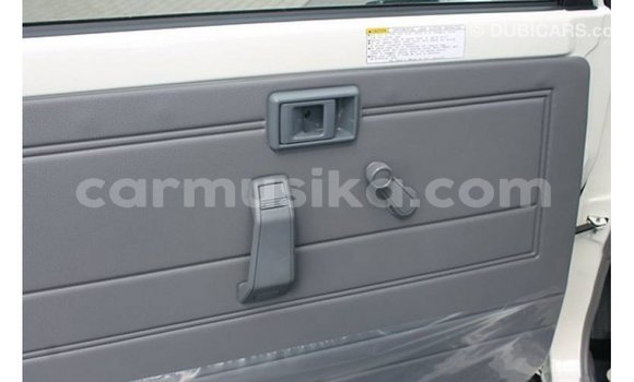 Acheter Import Voiture Toyota Land Cruiser Blanc à Import - Dubai, Harare Acheter Import Voiture Toyota Land Cruiser Blanc à Import - Dubai, Harare